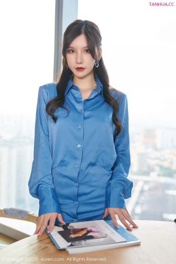 周于希dummy  周于希大理旅拍 华丽绸缎蓝色上衣第8张图片